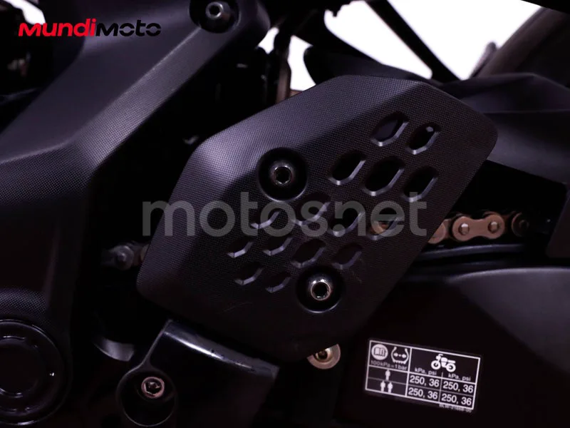 Yamaha MT-07 - Vista 15