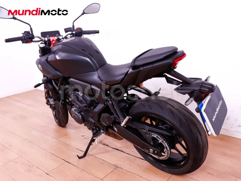 Yamaha MT-07 - Vista 8