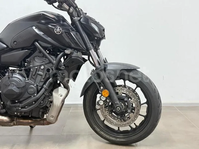 Yamaha MT-07 - Vista 8
