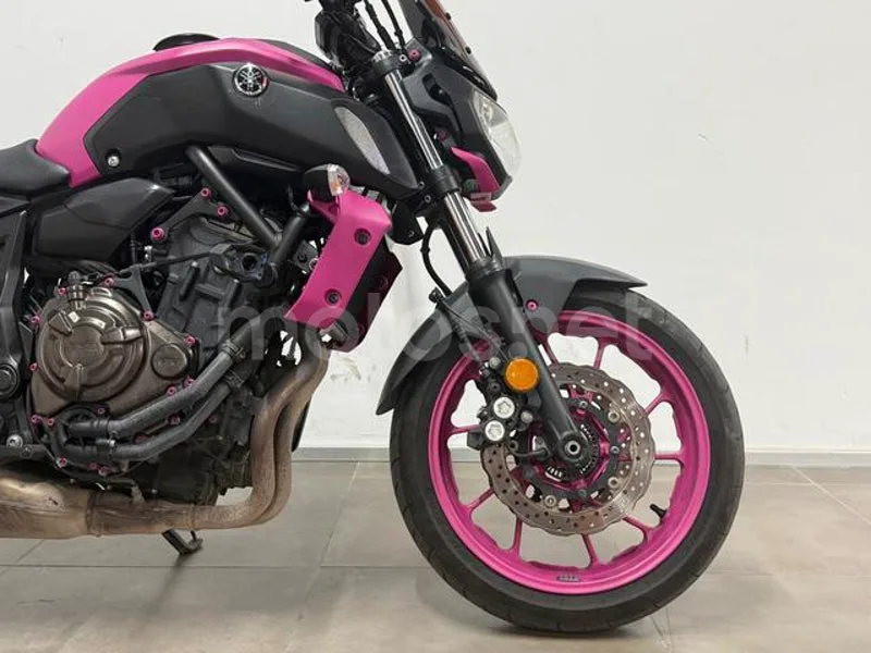 Yamaha MT-07 - Vista 8