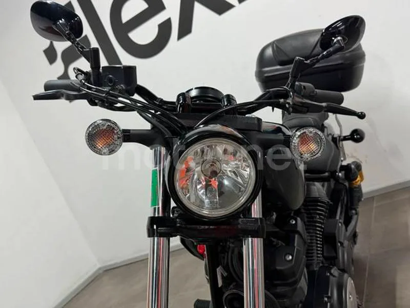 Yamaha XV950 R - Vista 9
