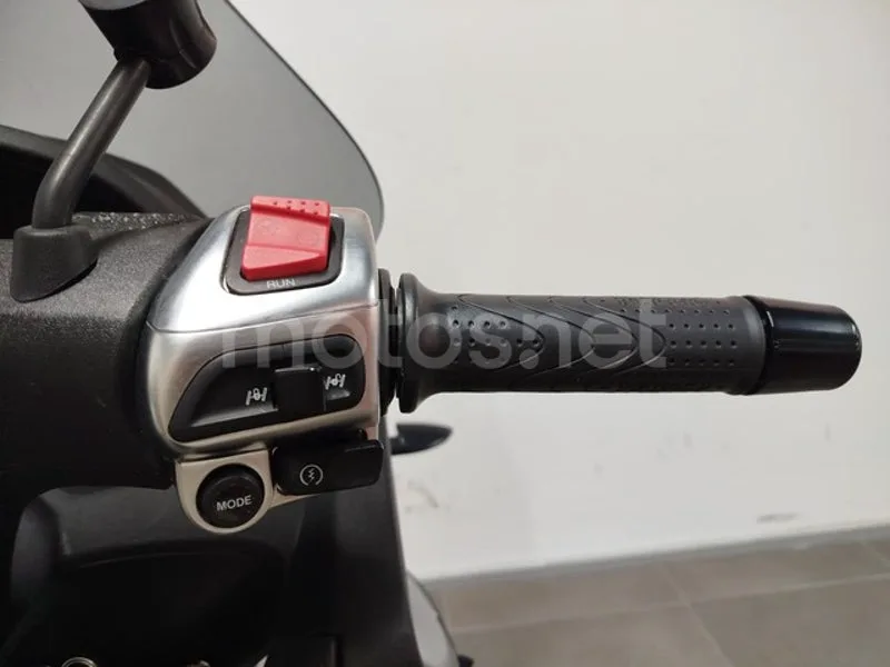 Piaggio MP3 500 HPE Business - Vista 13