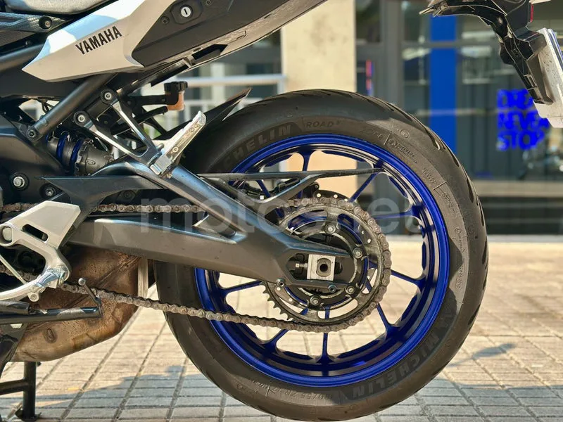 Yamaha MT-09 Tracer - Vista 20