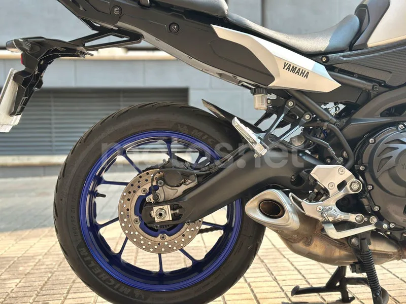 Yamaha MT-09 Tracer - Vista 21
