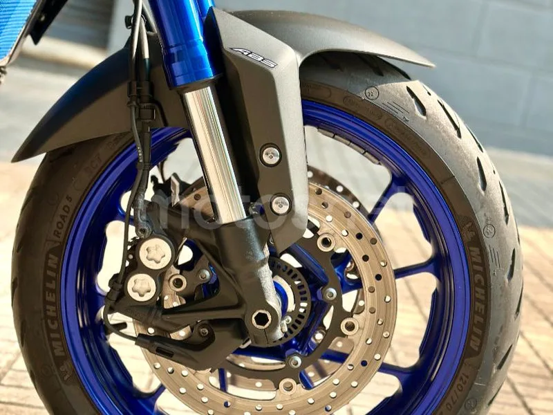 Yamaha MT-09 Tracer - Vista 23