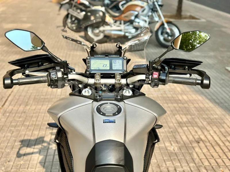 Yamaha MT-09 Tracer - Vista 36