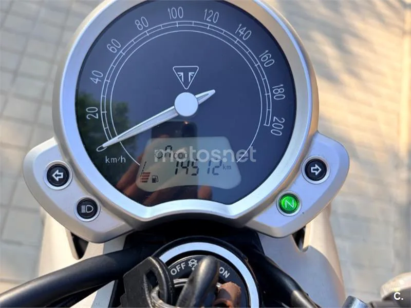 Triumph Street Twin - Vista 6