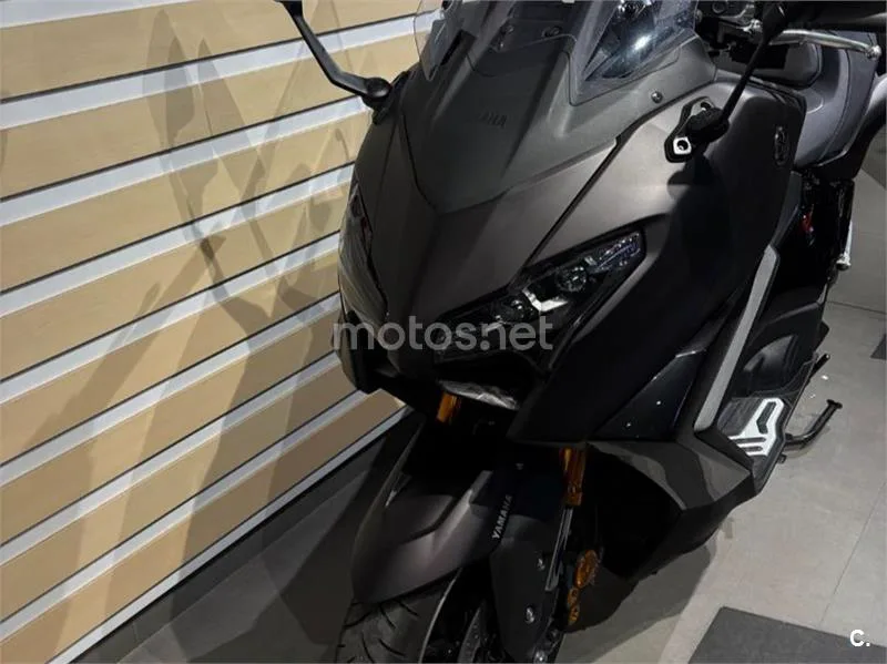 Yamaha TMAX - Vista 3