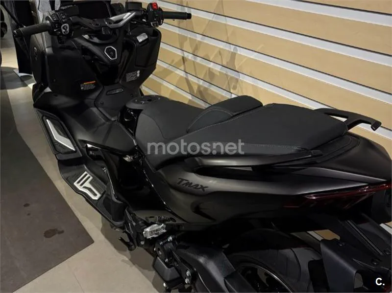 Yamaha TMAX - Vista 4
