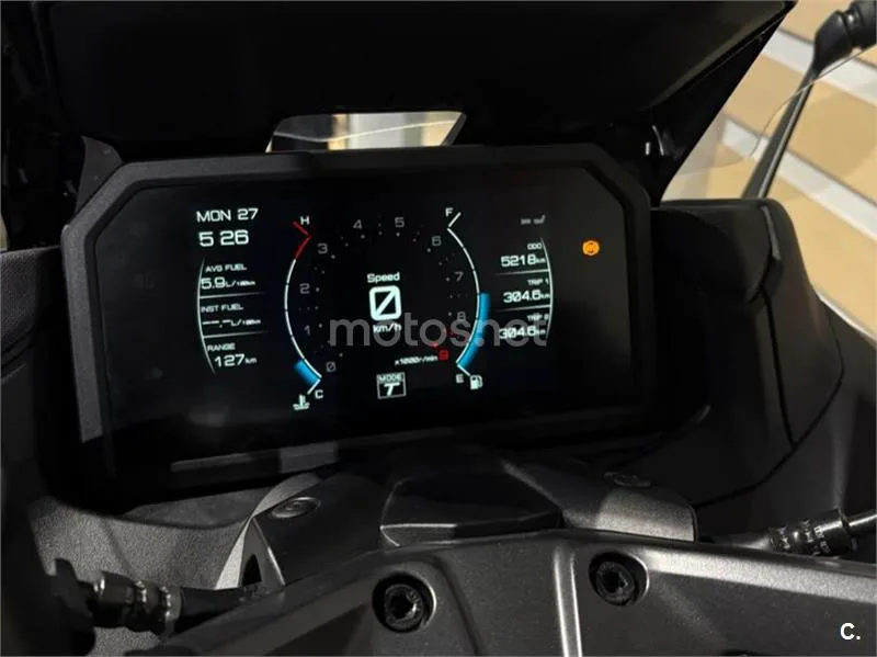 Yamaha TMAX - Vista 7