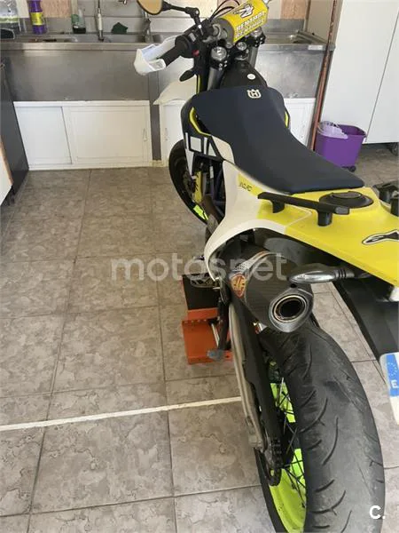 Husqvarna 701 Supermoto - Vista 3