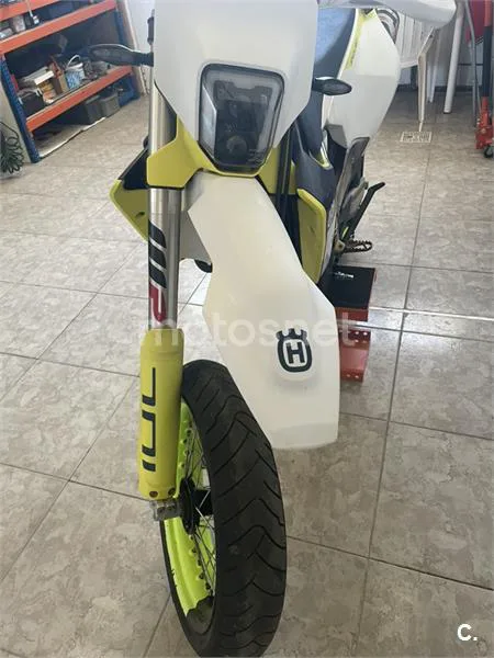 Husqvarna 701 Supermoto - Vista 4