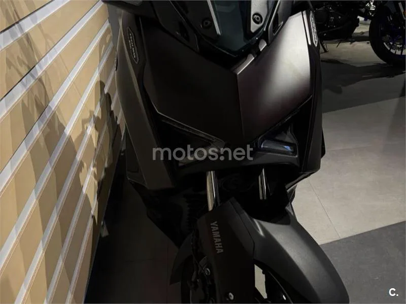 Yamaha XMAX 300 - Vista 3