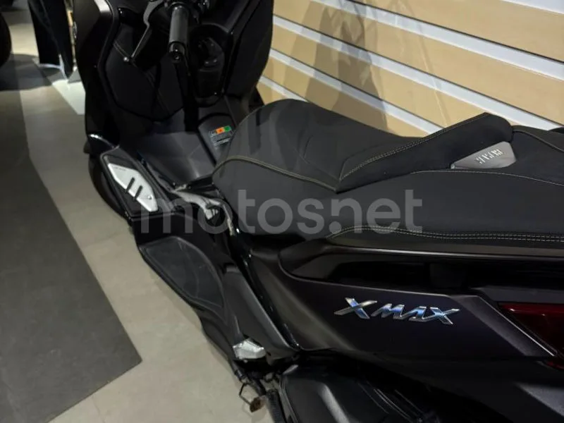 Yamaha XMAX 300 - Vista 4