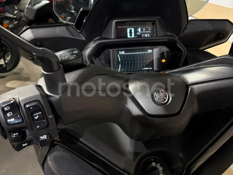 Yamaha XMAX 300 - Vista 7