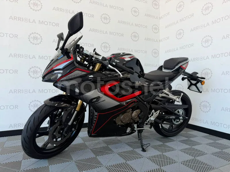 QJ Motor SRK 125 3190 € 2025 Madrid - 1