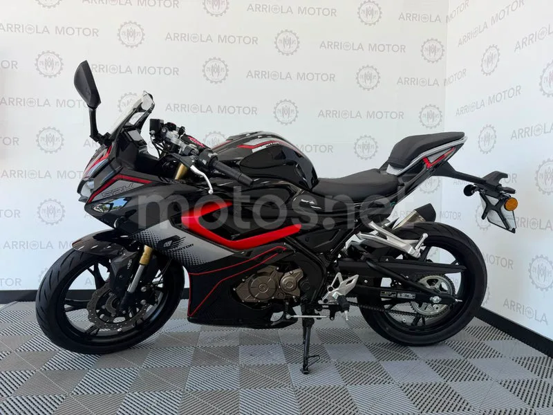 QJ Motor SRK 125 3190 € 2025 Madrid - 2