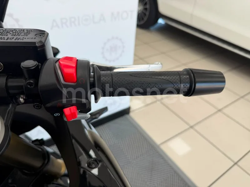 QJ Motor SRK 125 - Vista 12