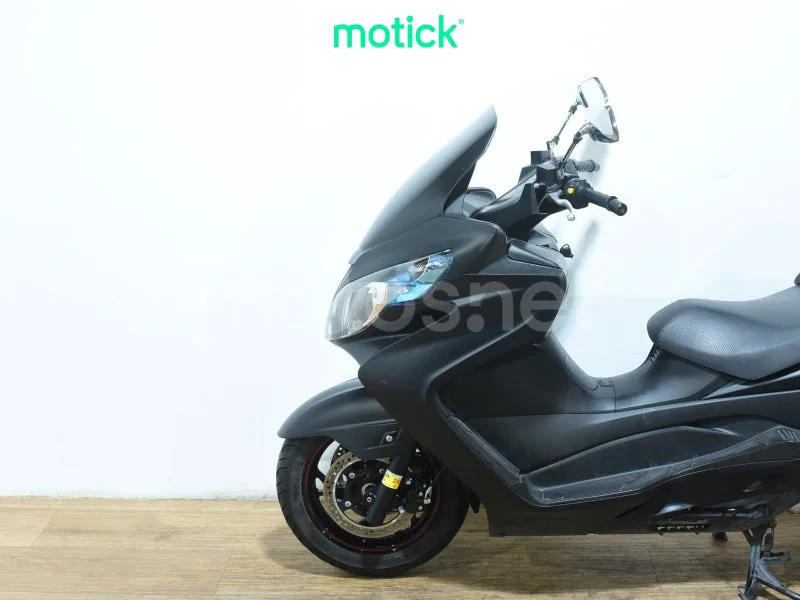 Suzuki Burgman 400 - Vista 8
