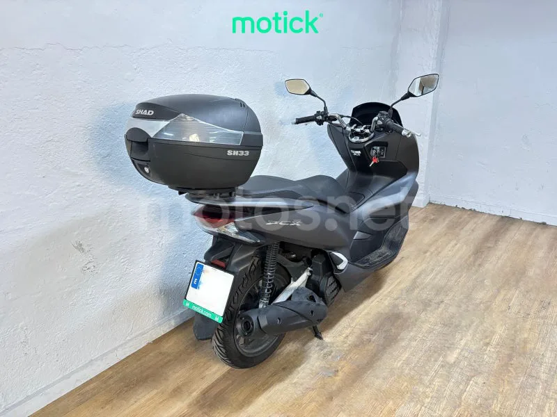 Honda PCX125 - Vista 9