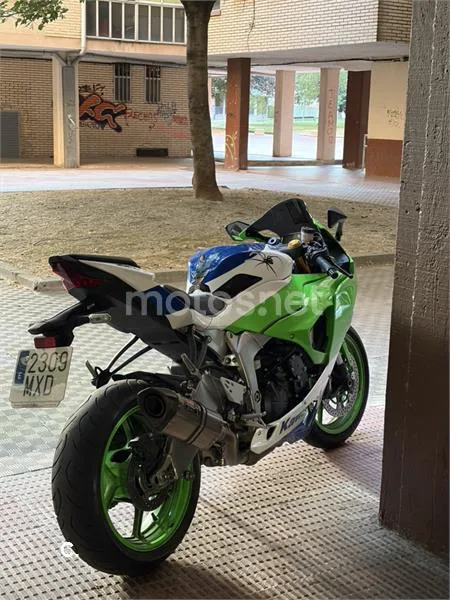 Kawasaki Ninja ZX-6R - Vista 3