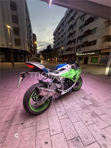 Kawasaki Ninja ZX-6R - Vista 4
