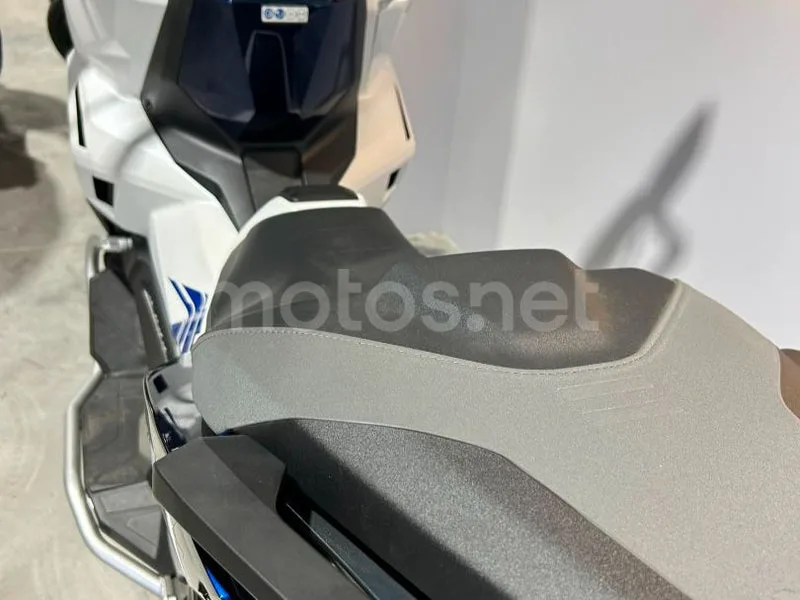 Honda X-ADV - Vista 14