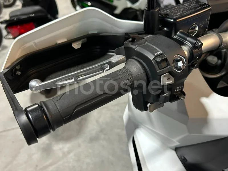 Honda X-ADV - Vista 16