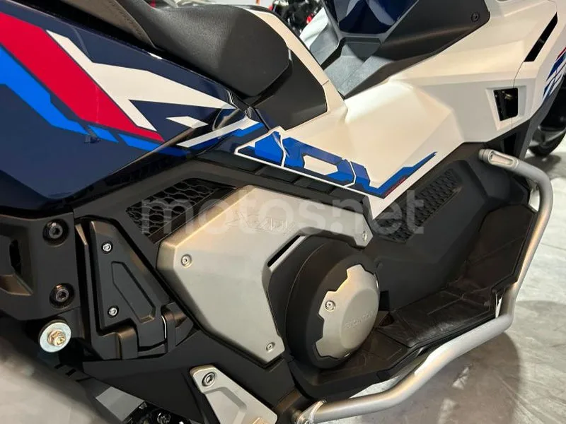 Honda X-ADV - Vista 7