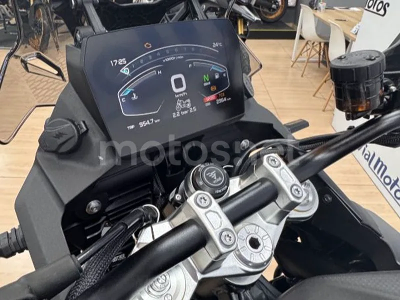 Voge 900DSX - Vista 24