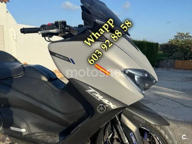 Yamaha TMAX - Vista 4