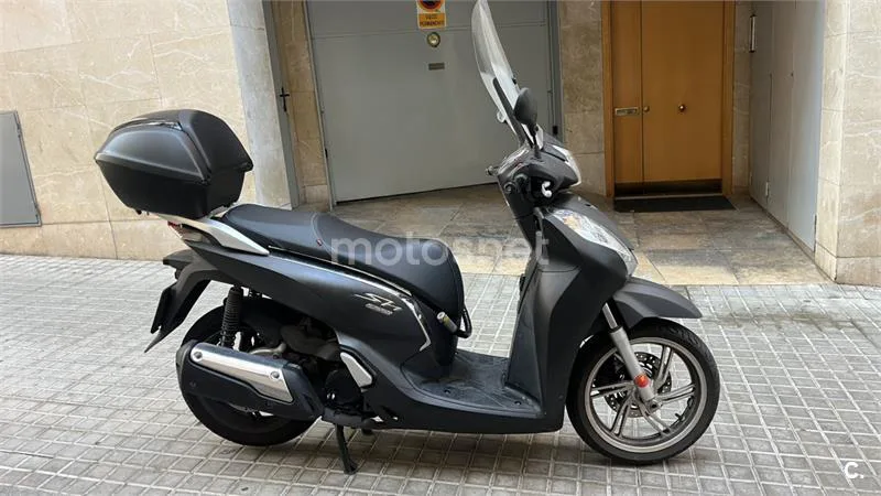 Honda SH300i 2990 € 2016 Barcelona - 1