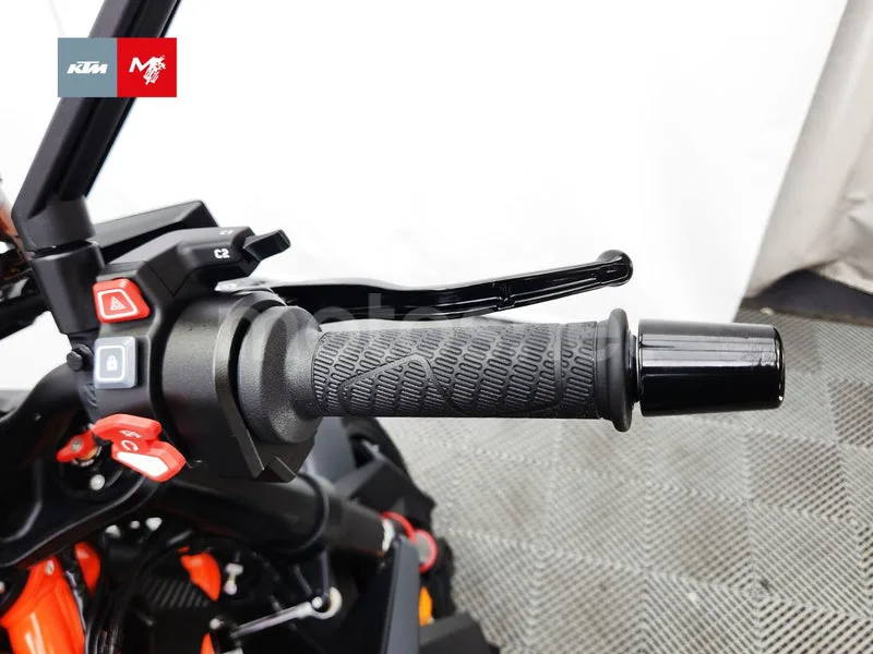 KTM 1390 Super Duke R - Vista 12