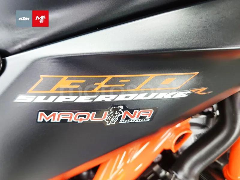 KTM 1390 Super Duke R - Vista 14