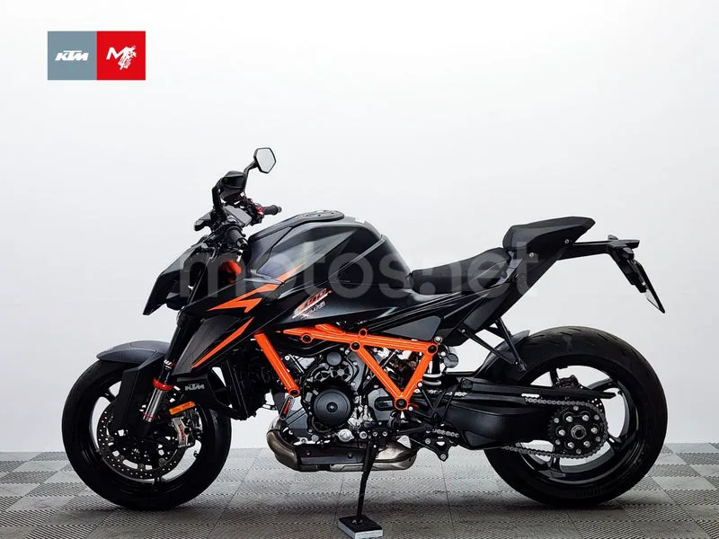KTM 1390 Super Duke R - Vista 17