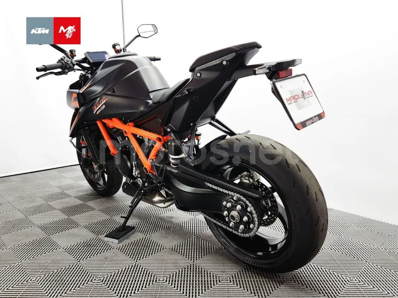 KTM 1390 Super Duke R - Vista 19