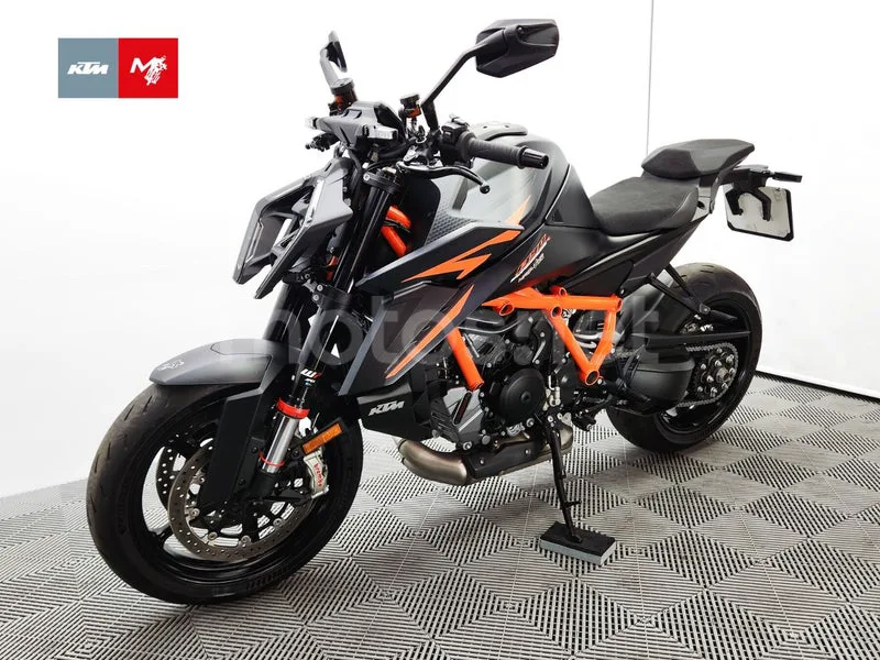 KTM 1390 Super Duke R - Vista 20