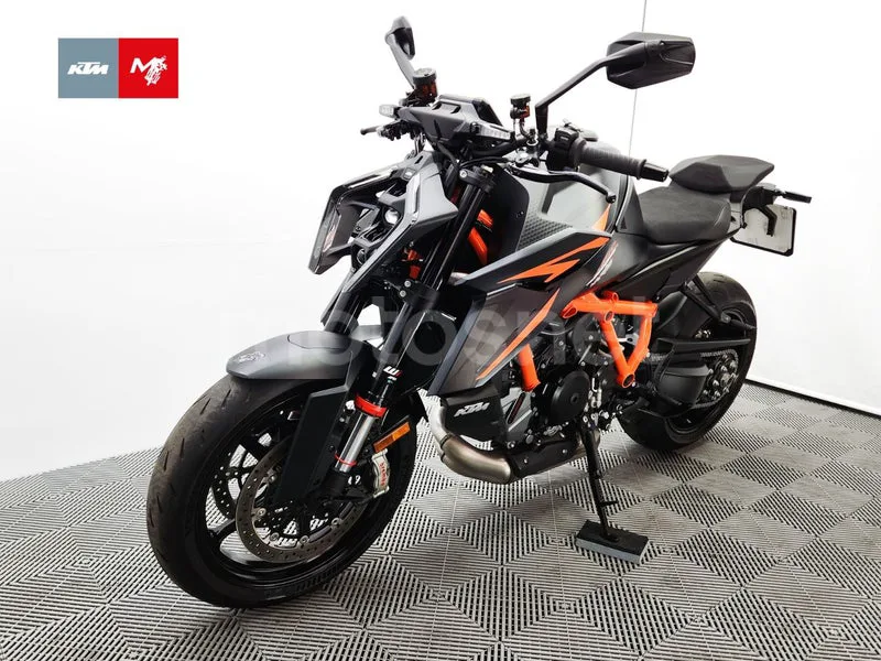 KTM 1390 Super Duke R - Vista 21