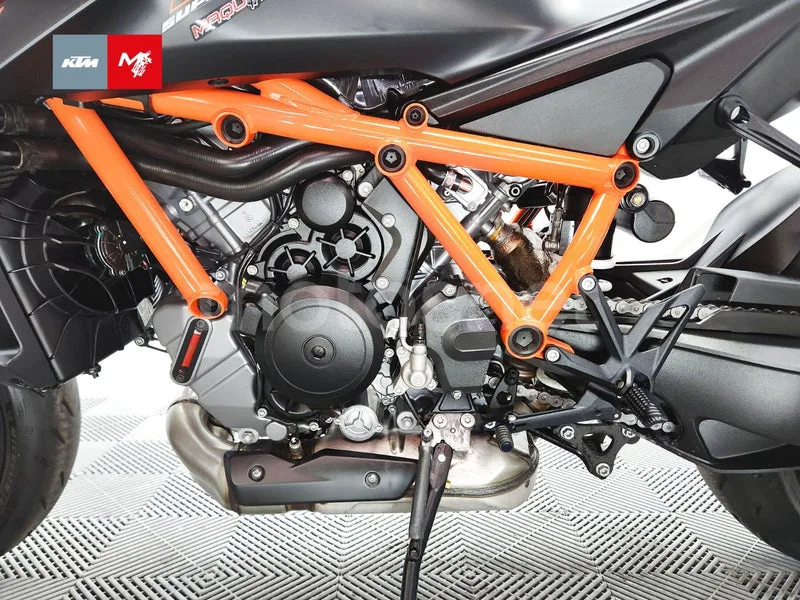 KTM 1390 Super Duke R - Vista 23