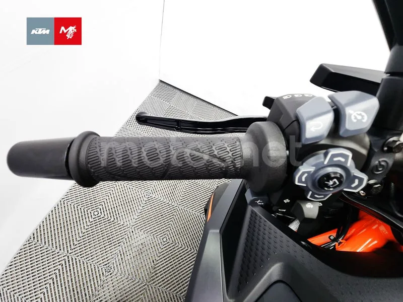 KTM 1390 Super Duke R - Vista 10