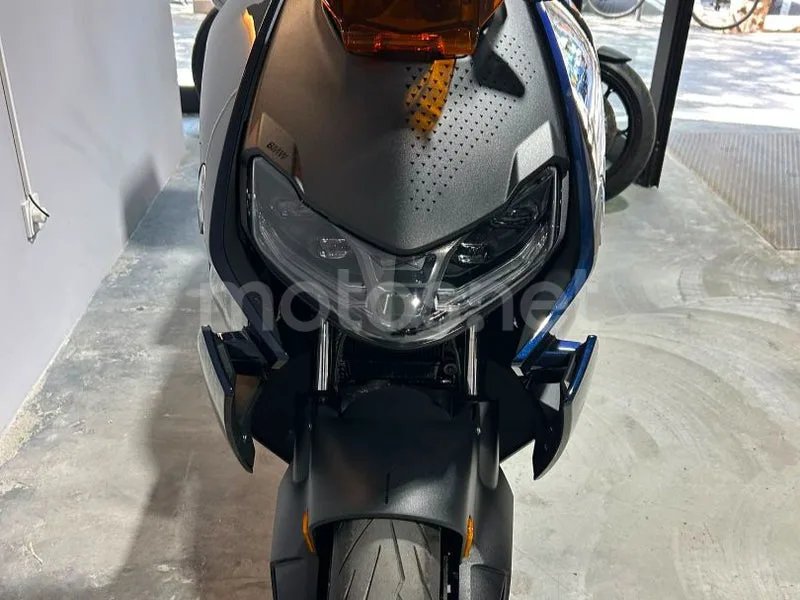 BMW CE 04 - Vista 13
