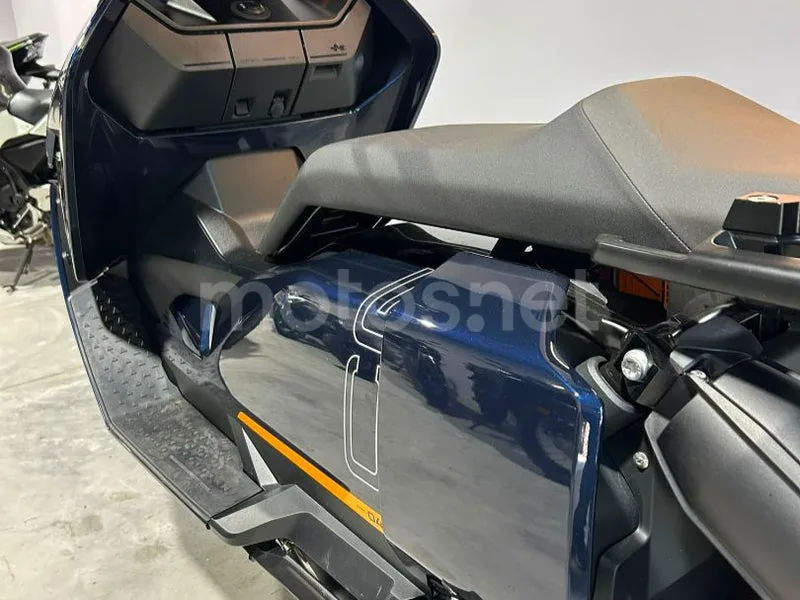 BMW CE 04 - Vista 14