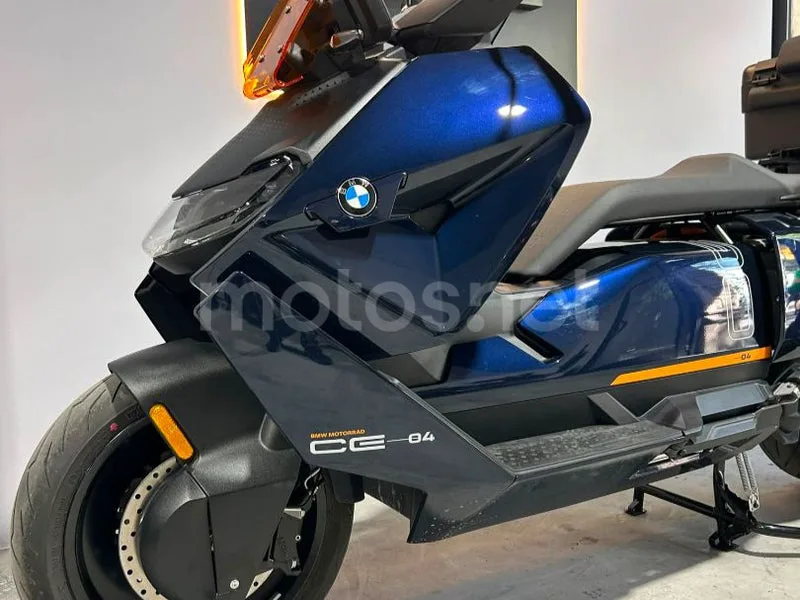 BMW CE 04 - Vista 8