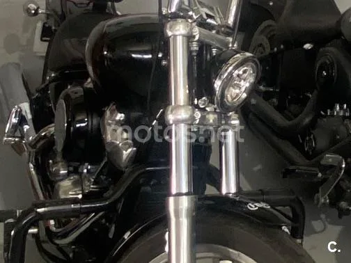 Harley-Davidson Softail Standard - Vista 4