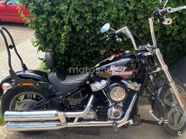 Harley-Davidson Softail Standard - Vista 5