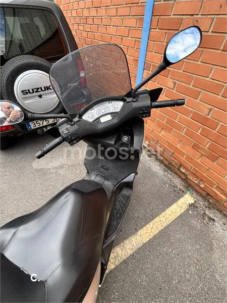 Yamaha XMAX 125 - Vista 4