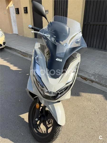 Honda PCX125 - Vista 6