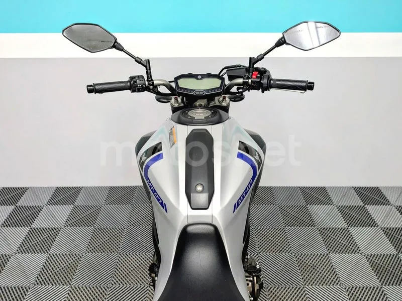 Yamaha MT-07 - Vista 8