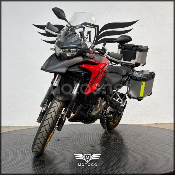 QJ Motor SRT 700 X - Vista 4