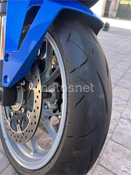 Suzuki GSX-8R - Vista 11